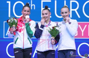 podium wag aa ph simone ferraro sfa08231